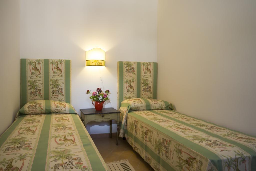 Le Case Dello Zingaro Contrada Sauci Grande Zimmer foto